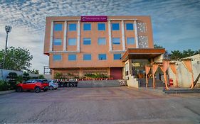 Hotel The Crystal Park